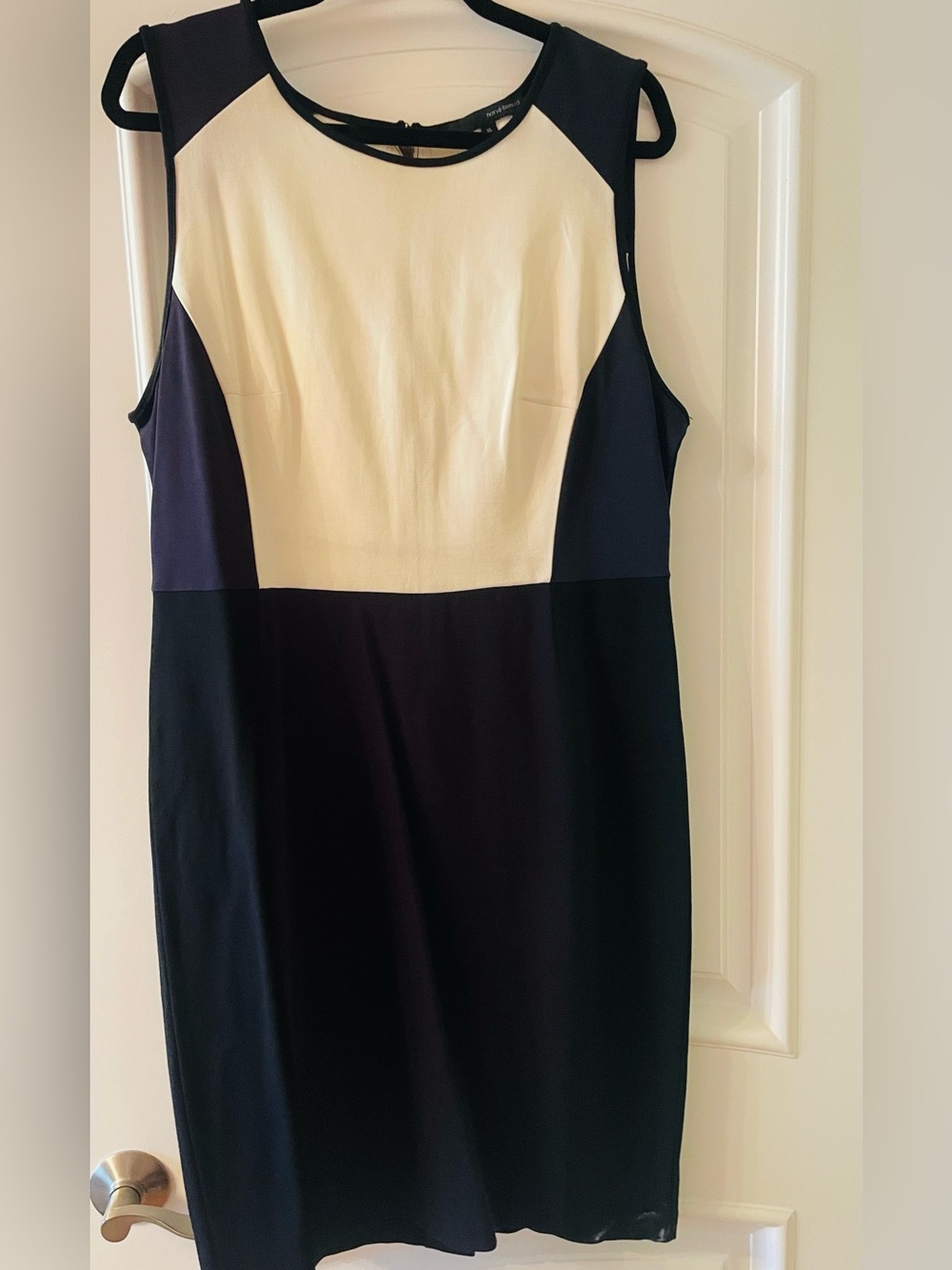Harve Benard Cream and Navy Colorblock Sleeveless Sheath Dress